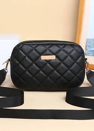 Яркие однотонные сумочки в разных цветах чорний