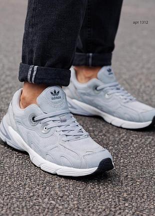 Серые кроссовки мужские adidas