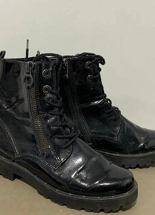 Женские брендовые лаковые демисизонные ботинки 38р. 24 см