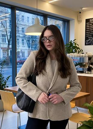 Бежевий піджак жіночий, розмір м, дуже хороший стан