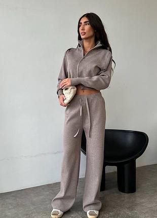 Костюм жіночий