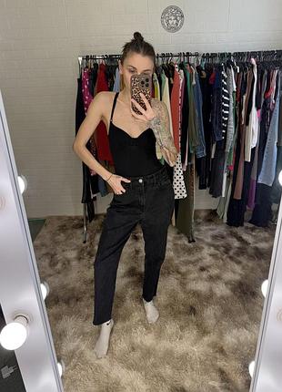 Черные джинсы