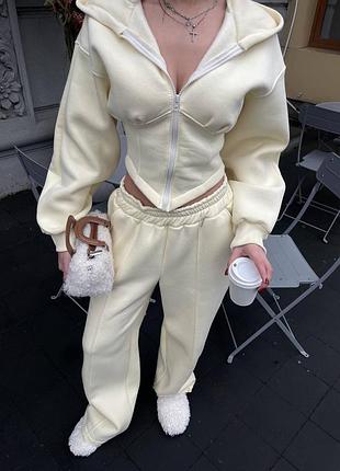 Костюм жіночий