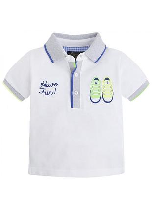 Белое поло для мальчика mayoral 68см