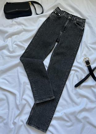 Джинси від дорого бренду