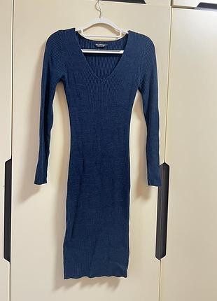 Сукня облягаюча