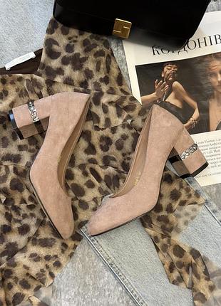 Бежевые туфли лодочки с круглым носком mei de li