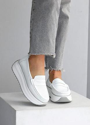 Стильні жіночі лофери з перфорацією