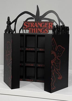 Підставка-шафа stranger things (дивні дива) на 24 фігурки