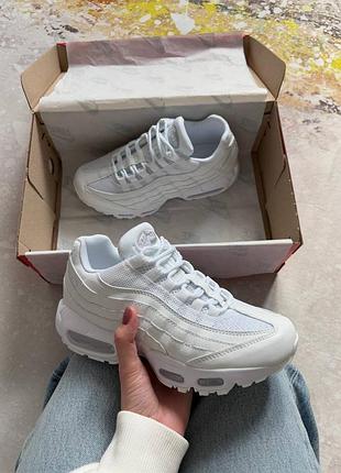 Nike air max 95 triple white