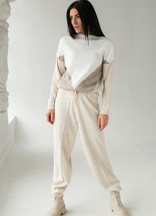 М'який спортивний костюм з геометричним малюнком різні забарвлення