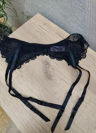 Гарний пояс для панчіх