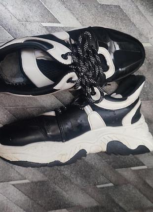 Кроссовки, массивная подошва