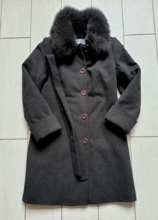 Пальто зимнее с натуральным мехом песца серое кашемировое