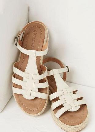 Кожаные сандали 
английский бренд fat face