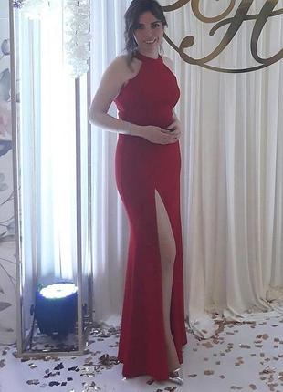 Приголомшлива вечірня сукня з розпіркою