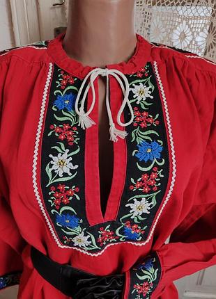 Красивая вышиванка коттон в старинном стиле идеальное состояние.