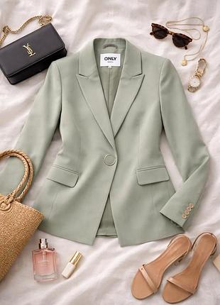 Піджак only s–m (орієнтовно 44–46 eu / 10–12 uk)