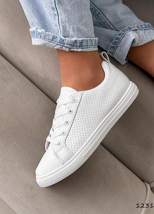 Белые кеды - кроссовки из натуральной прессованной кожи с перфорацией