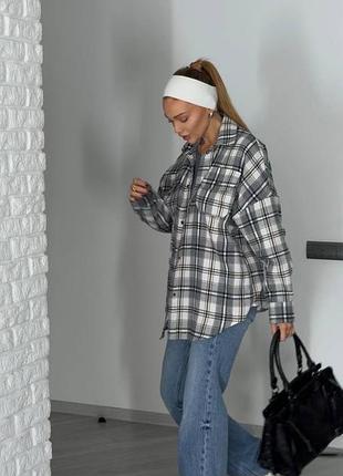 Стильная женская рубашка в клетку