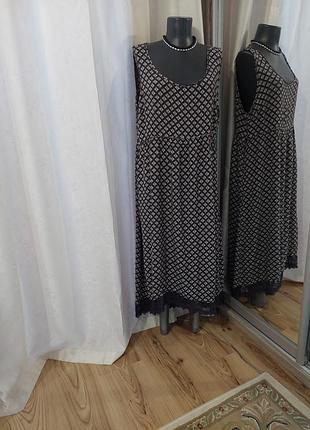 Комфортне з мереживом низом плаття 👗