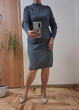 Терелькое красивое вязаное платье размер 16-18