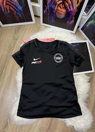 Футболка жіноча nike