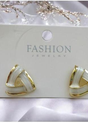 Треугольные серьги - гвоздики