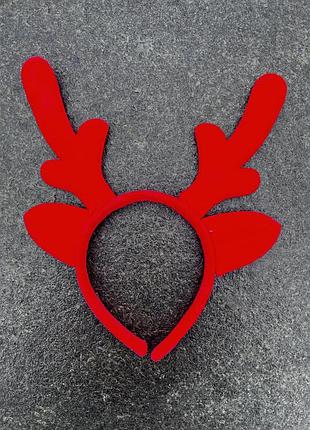 Рога оленя на обруче, красные