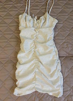 Сукня з прошви