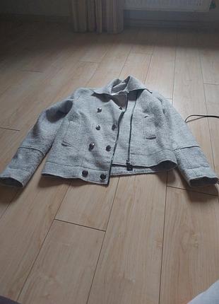Продам жакет в хорошем состоянии