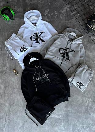 Чоловічий спортивний костюм