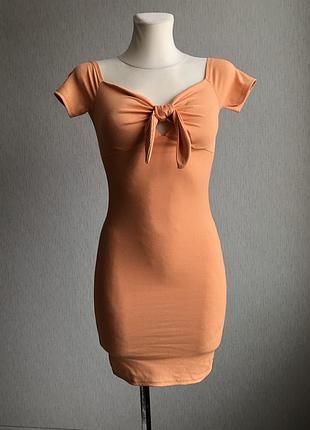 Помаранчева облягаюча сукня з завʼязками