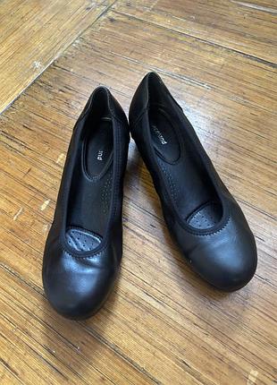 Туфлі на танкетці 36 розмір