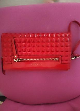 Кошелек красного цвета на замке