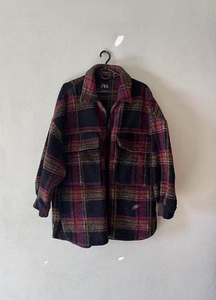 Класна тепла куртка сорочка пальто zara