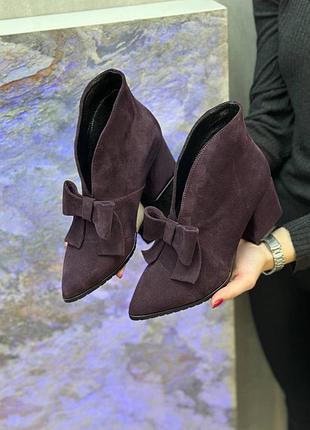 Ботильони замшеві фіолетові на середньому широкому каблуку з бантиком