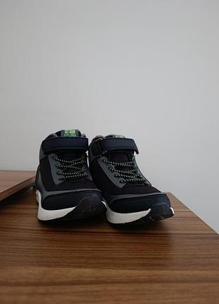 Высокие кроссовки