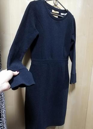 Плаття в дрібну блиск, приталене.