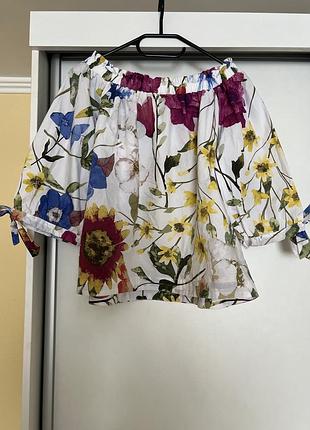 Святкова футболка в квітковому принті