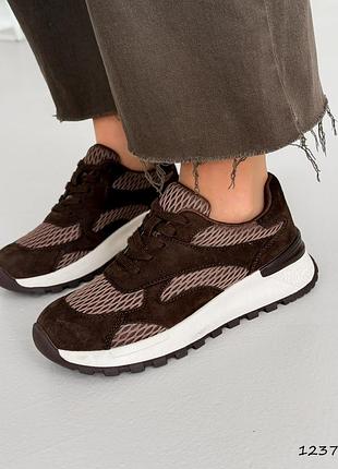 Натуральные замшевые шоколадные кроссовки с текстильными вставками