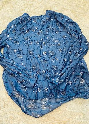 Жіноча блузка в квіти