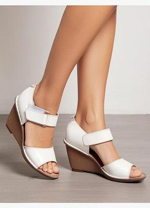 Очень классные босоножки р38