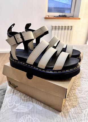 Сандалі dr. martens