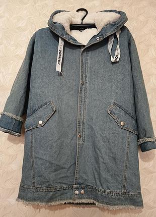 Жіноча зимова куртка-пальто.