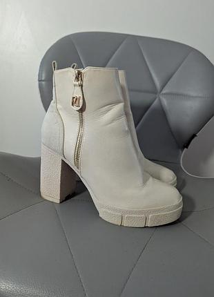 Ботильоны сапожки каблук светлые беж деми 39