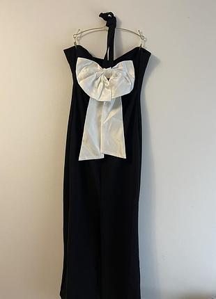 Чорна довга сукня shein з великим атласним білим бантом на спинці розмір l