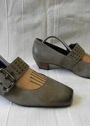 Кожаные туфли на маленьком каблуке paul green р.4,5/38