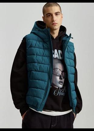 Стьобаний жилет з капюшоном