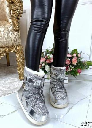 Серебристые женские ботинки moon boot1 фото
